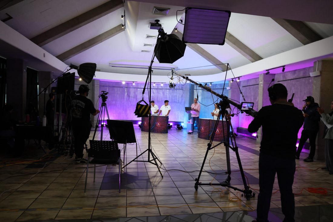 Rodaje multicámara con grúa, luces y equipo técnico de JH Media
